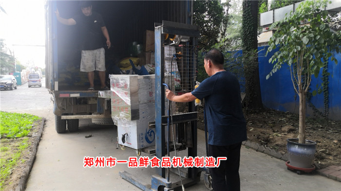 全自動揉壓機(jī)裝車發(fā)貨